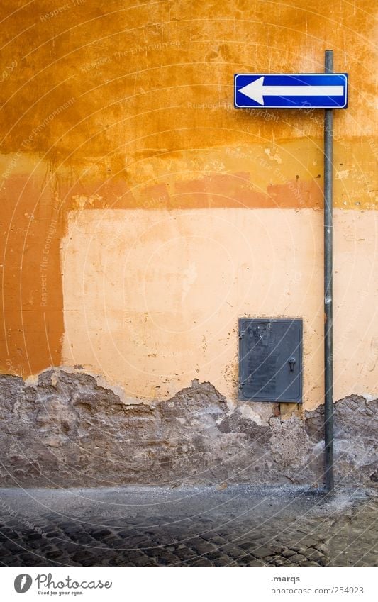 Nothing Left Rom Italien Mauer Wand Verkehrswege Zeichen Schilder & Markierungen Verkehrszeichen Pfeil alt Farbe Wege & Pfade Orientierung Einbahnstraße orange