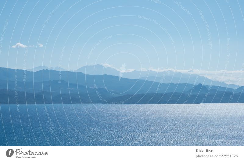 Korsische Westküste Umwelt Natur Landschaft Wasser Himmel Horizont Schönes Wetter Hügel Berge u. Gebirge Wellen Küste Bucht Meer Insel natürlich blau Fernweh
