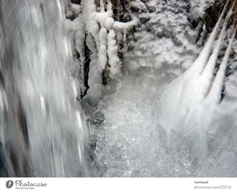 eiswasser weiß Kraft sprudelnd Wasserwirbel frisch Eis Schnee Klarheit