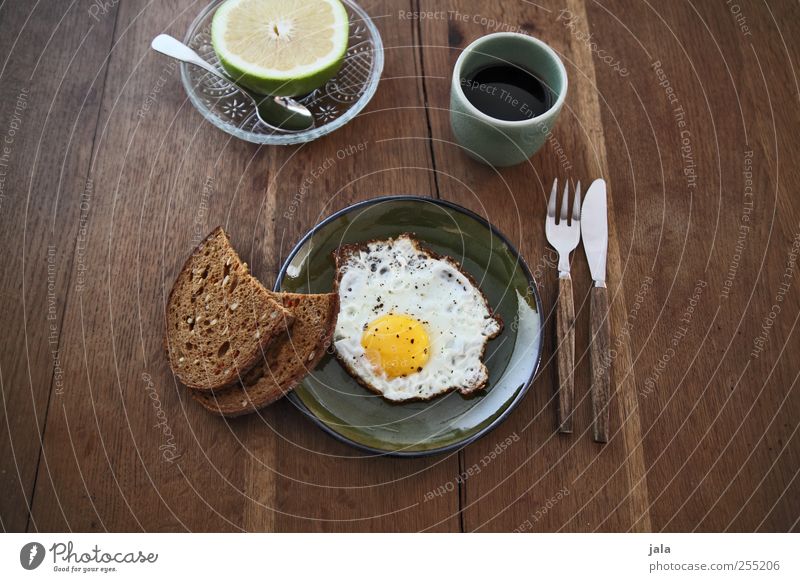 zeit für frühstück Lebensmittel Frucht Brot Spiegelei Ernährung Frühstück Bioprodukte Getränk Heißgetränk Kaffee Geschirr Teller Schalen & Schüsseln Tasse