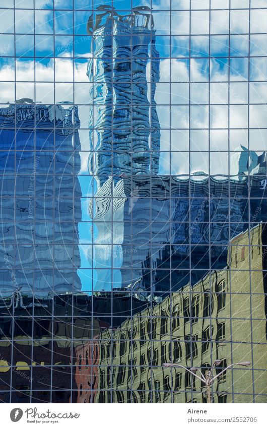 verzerrte Realität Nordamerika Stadt Stadtzentrum Skyline Menschenleer Haus Hochhaus Gebäude Architektur Fassade Glas Raster bedrohlich eckig gigantisch groß