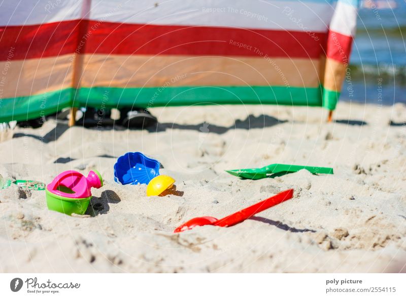 Sandspielzeug am Meeresstrand Lifestyle Wellness Freizeit & Hobby Ferien & Urlaub & Reisen Tourismus Ausflug Abenteuer Freiheit Sommer Sommerurlaub Sonne