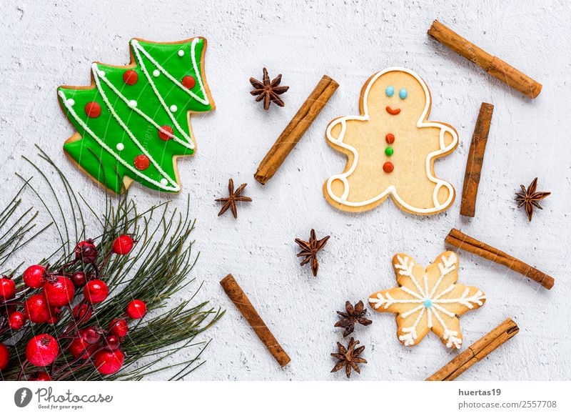Weihnachtsgebäck auf Holztisch Dessert Ferien & Urlaub & Reisen Dekoration & Verzierung Feste & Feiern Familie & Verwandtschaft Baum Tradition Weihnachten Keks