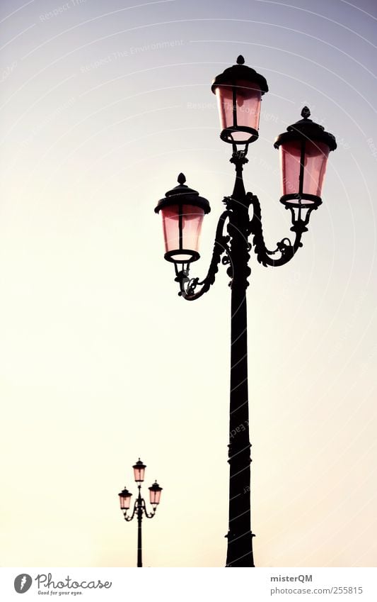Ein Licht geht auf. ästhetisch Laterne Laternenpfahl Straßenbeleuchtung 2 Morgen Gußeisen verziert prächtig Farbfoto Außenaufnahme Detailaufnahme Menschenleer