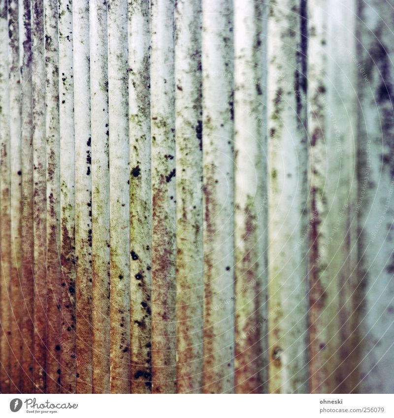 Abstrakt Menschenleer Strebe Brückengeländer Metall Rost Linie alt Verfall Vergänglichkeit verwittert Farbfoto Außenaufnahme abstrakt Strukturen & Formen Tag