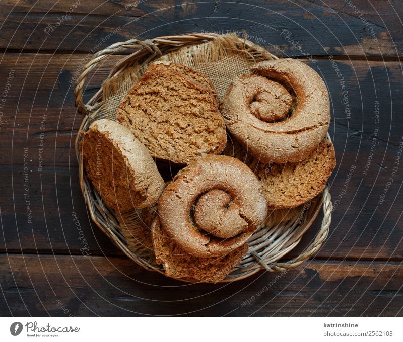 Frisella, typisches süditalienisches Brot Holz braun Süden Italienisch frisa geröstet trocknen Salento apulisch Spezialitäten rustikal Lebensmittel backen