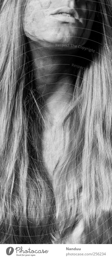 will ich versinken Mensch feminin Haare & Frisuren 1 ästhetisch bemalt langhaarig Extase Schwarzweißfoto Studioaufnahme Textfreiraum unten Textfreiraum Mitte