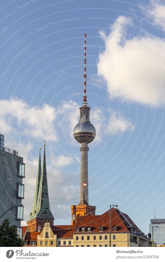 Berlin Stadtzentrum Nikolaikirche und Fernsehturm Ferien & Urlaub & Reisen Kirche Turm Architektur Antenne Sehenswürdigkeit blau Deutschland Europa