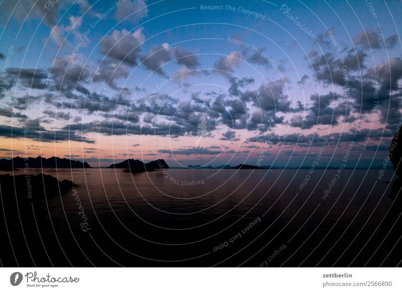 Abendhimmel auf Lofoten Abenddämmerung Polarmeer Europa Felsen Ferien & Urlaub & Reisen Fjord Himmel Himmel (Jenseits) Horizont Insel Landschaft maritim Meer