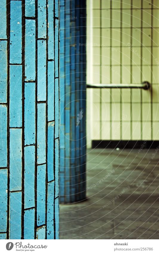 Bochumer Baukunst Menschenleer Bauwerk Architektur Mauer Wand Backstein Fuge Säule Stein blau Farbfoto Außenaufnahme Muster Strukturen & Formen