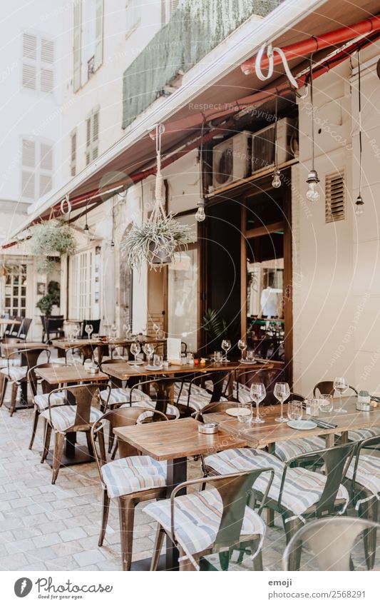 Cannes Stadt Menschenleer Haus Restaurant Tisch Stuhl Freizeit & Hobby Dienstleistungsgewerbe Farbfoto Außenaufnahme Tag Schwache Tiefenschärfe
