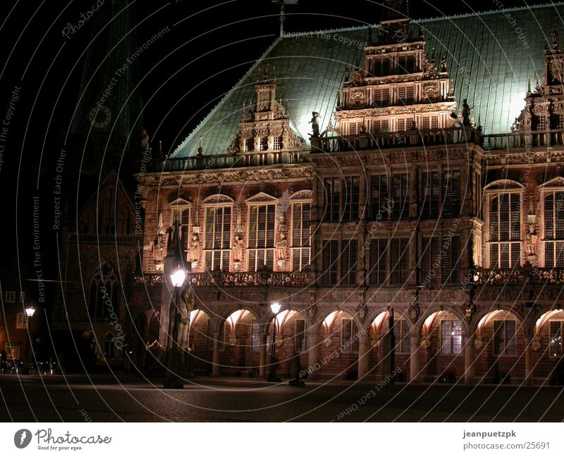 Bremen bei Nacht Rathaus Beleuchtung Platz Europa Stadtmusikanten