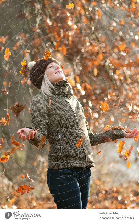 Heherbst adeeeeee ... Freude Glück Gesundheit Wohlgefühl Mensch feminin Junge Frau Jugendliche Leben 18-30 Jahre Erwachsene Umwelt Natur Herbst Klima