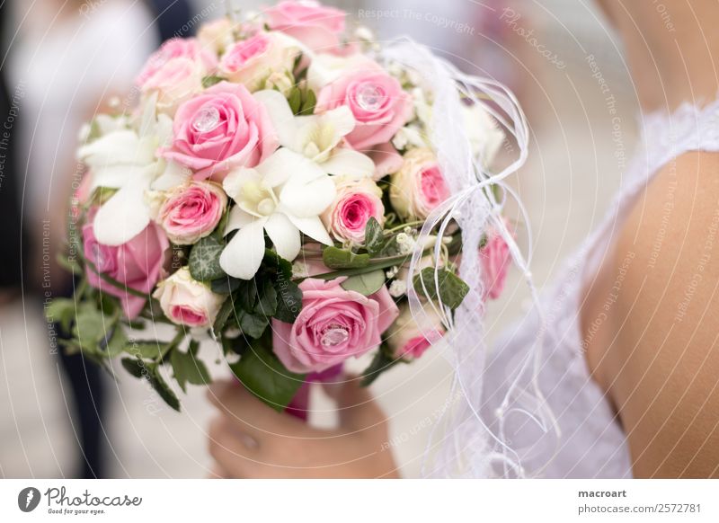 Brautstrauß Hochzeit Hochzeitspaar heirat Blumenstrauß strauss Bräutigam Anzug shwarz weiß Ehe grün floristik