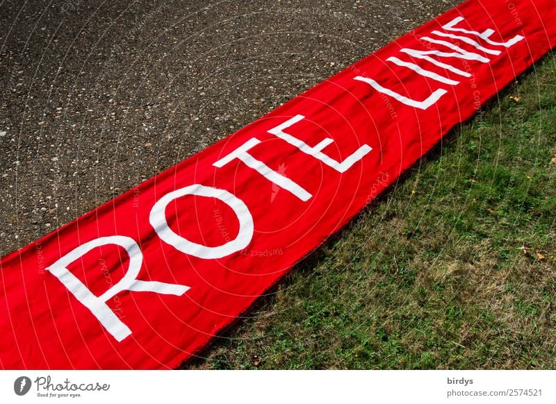 Rote Linie. Protest gegen die Landnahme von Kraftwerksbetreibern und zu lange Laufzeiten der fossilen Brennstoffe. Klimawandel rote Linie Transparente Zeichen