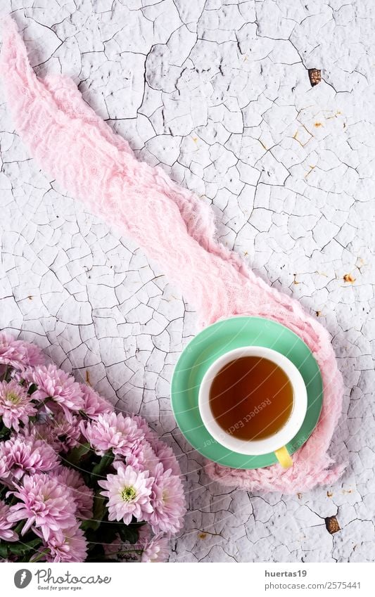 Tasse Tee mit floralem Hintergrund Getränk Heißgetränk Stil Design Valentinstag Natur Pflanze Blume Tulpe Blatt Blumenstrauß lecker oben rosa Romantik Farbe