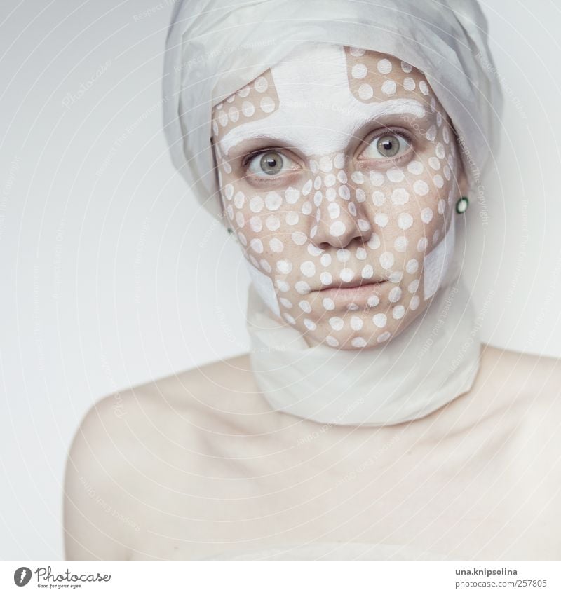 white.one schön Haut Gesicht Kosmetik Schminke Junge Frau Jugendliche Erwachsene 1 Mensch 18-30 Jahre Kunstwerk Papier Zeichen Ornament außergewöhnlich exotisch