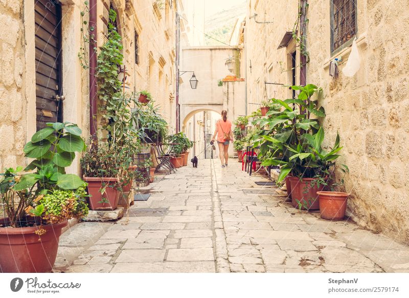 Spaziergang durch Dubrovnik Ferien & Urlaub & Reisen Sightseeing Städtereise Sommerurlaub feminin Junge Frau Jugendliche 1 Mensch 18-30 Jahre Erwachsene