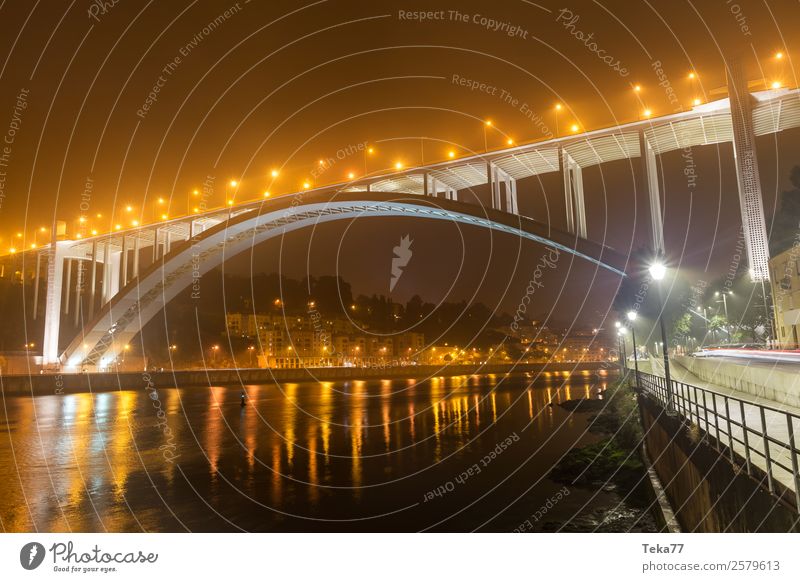 Porto Brücke Abends Sommer Portugal Hafenstadt Abenteuer ästhetisch Duoro Farbfoto Menschenleer Nacht Licht Schatten