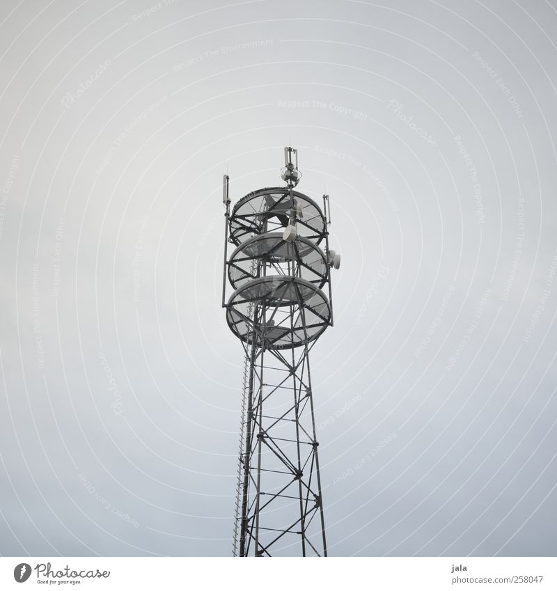turn your radio on Technik & Technologie Informationstechnologie Himmel Antenne trist Radioantenne Farbfoto Außenaufnahme Menschenleer Textfreiraum links