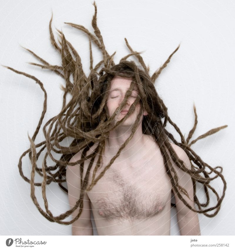 Medusa maskulin Junger Mann Jugendliche Haare & Frisuren langhaarig Rastalocken Wachstum ästhetisch Unendlichkeit trendy einzigartig rebellisch Macht geduldig