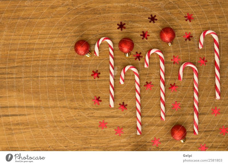 Zuckerstangen mit Weihnachtskugeln Dessert Design Freude Glück Winter Dekoration & Verzierung Feste & Feiern Weihnachten & Advent Holz Ornament Streifen hell