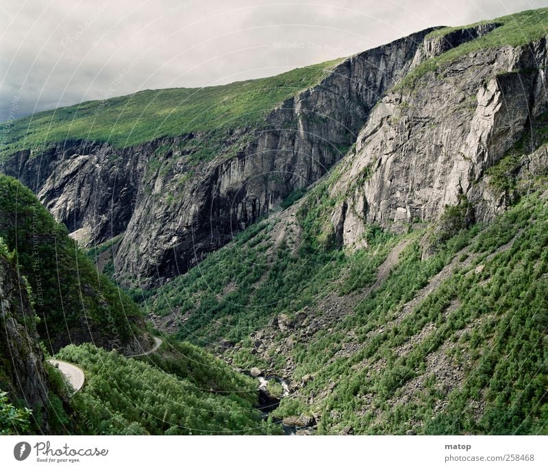 Vøringsfossen racersykkel Klettern Bergsteigen Rennrad wegfahren Natur Landschaft Wasser Himmel Wolken Sommer Baum Sträucher Felsen Berge u. Gebirge Schlucht