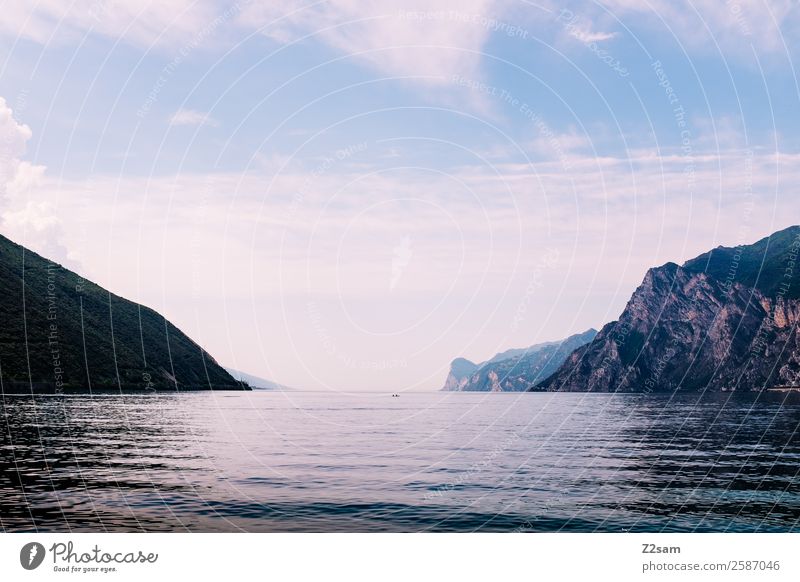 Gardasee | Italien Natur Landschaft Sommer Schönes Wetter Berge u. Gebirge Seeufer ästhetisch Unendlichkeit natürlich Gelassenheit ruhig Einsamkeit Frieden