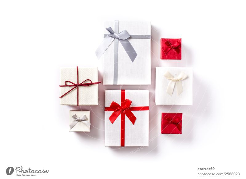 Weiße und rote Geschenkboxen isoliert Dekoration & Verzierung Feste & Feiern Valentinstag Muttertag Weihnachten & Advent Geburtstag Kasten weiß Schnur