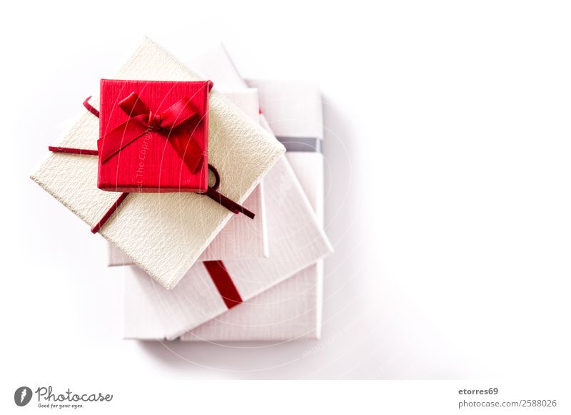 Weiße und rote Geschenkboxen isoliert Dekoration & Verzierung Feste & Feiern Valentinstag Muttertag Weihnachten & Advent Geburtstag Kasten weiß Schnur