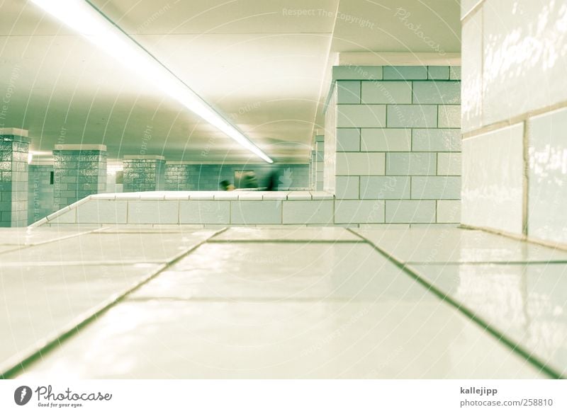 ankunft 2 Mensch Verkehr Verkehrswege Personenverkehr Öffentlicher Personennahverkehr Berufsverkehr U-Bahn Rolltreppe Alexanderplatz unterirdisch Tunnel