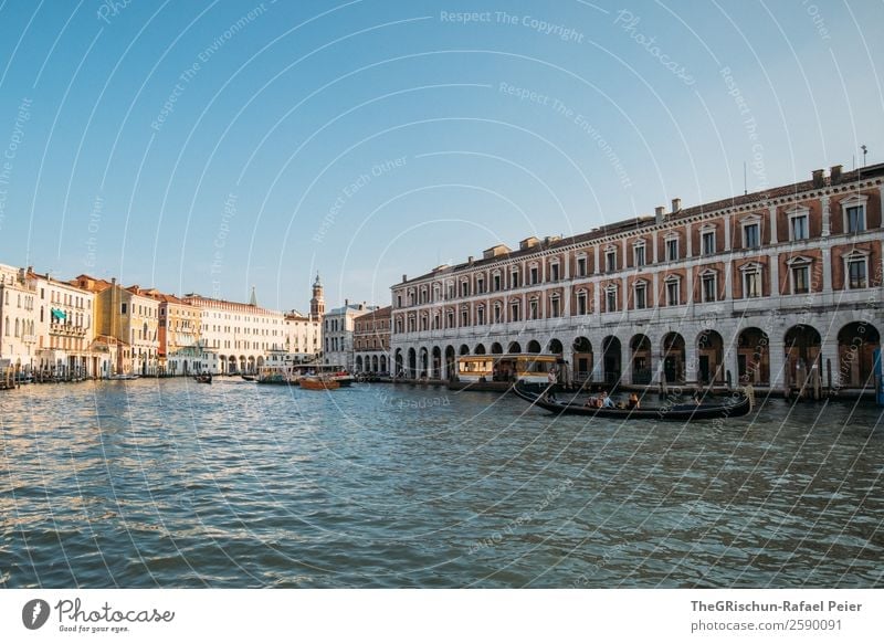 Venedig Stadt Hafenstadt Sehenswürdigkeit Denkmal blau braun gelb gold grau weiß Wasser Canal Grande Fenster Gebäude Schifffahrt Wasserfahrzeug Haus Italien