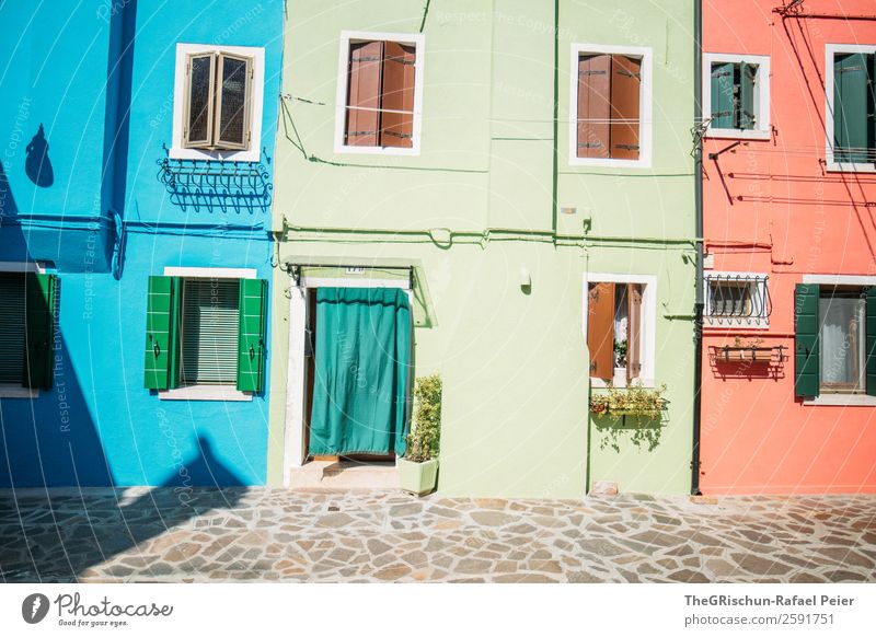 Burano Kleinstadt blau mehrfarbig grün rot Pflastersteine Farbstoff Italien Haus Fenster Fensterladen Außenaufnahme Menschenleer Textfreiraum oben