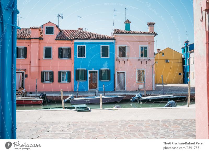 Burano Dorf Kleinstadt blau gelb rosa Italien Wasser Schifffahrt Wasserfahrzeug mehrfarbig Reisefotografie Meerwasser Farbfoto Außenaufnahme Menschenleer
