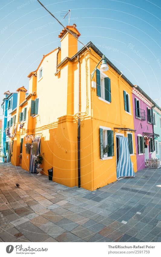 Burano Dorf Kleinstadt gelb Italien Haus mehrfarbig Tourismus Ausflug Farbfoto Menschenleer Textfreiraum unten Tag Licht Schatten Weitwinkel