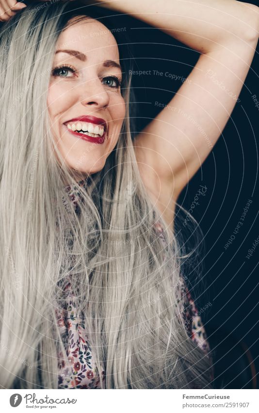 Smiling woman with long grey dyed hair Lifestyle elegant Stil feminin Junge Frau Jugendliche Erwachsene 1 Mensch 18-30 Jahre 30-45 Jahre grauhaarig Farbe