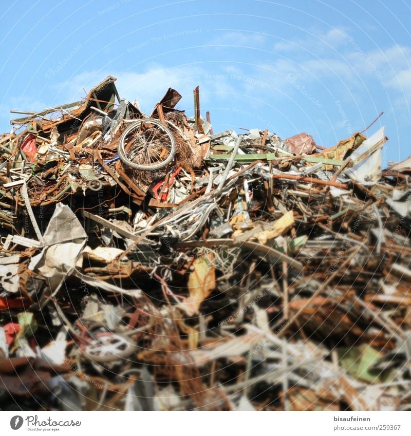 Wheel of Time High-Tech Umweltverschmutzung Müll Schrott Rohstoffe & Kraftstoffe Rohstofflager Eisen Müllhalde Recycling Berge u. Gebirge Farbfoto Außenaufnahme