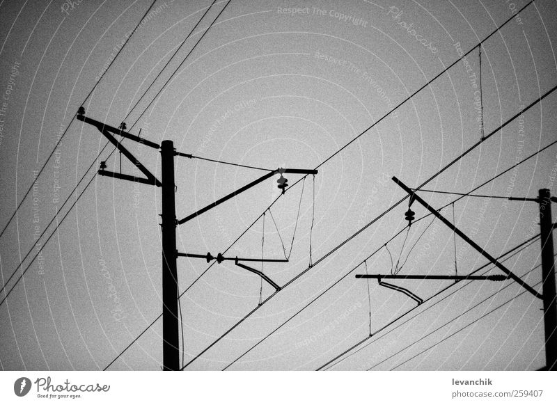 Geometrie Motor Technik & Technologie Energiewirtschaft Erneuerbare Energie Denkmal Schienenverkehr Bahnfahren Personenzug Stahl Coolness silber Schwarzweißfoto