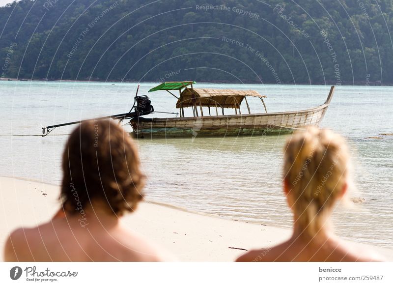 longtail Paar Mensch Strand Asien Thailand langschwanzboot Wasserfahrzeug Sonne Sonnenstrahlen Mann Frau Liebespaar Ferien & Urlaub & Reisen Reisefotografie