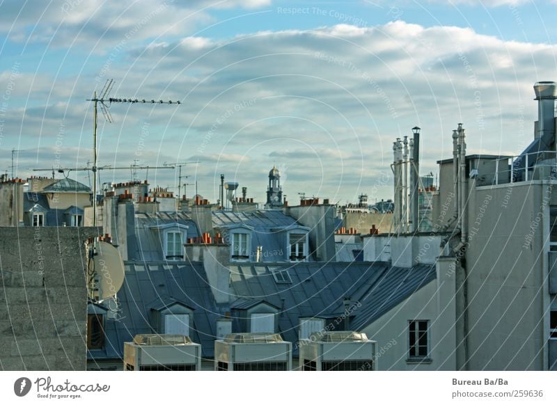 Vive la France! Stadt Hauptstadt Stadtzentrum Haus Dach Schornstein Antenne blau Paris Frankreich Wolken Aussicht Fenster Farbfoto Außenaufnahme