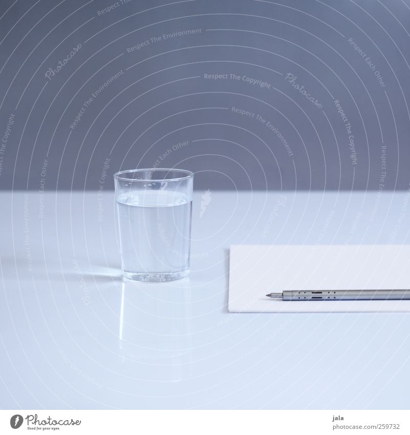 blank Getränk Erfrischungsgetränk Trinkwasser Glas Schreibwaren Papier Schreibstift ästhetisch einfach kalt modern blau grau weiß Tisch Farbfoto Innenaufnahme