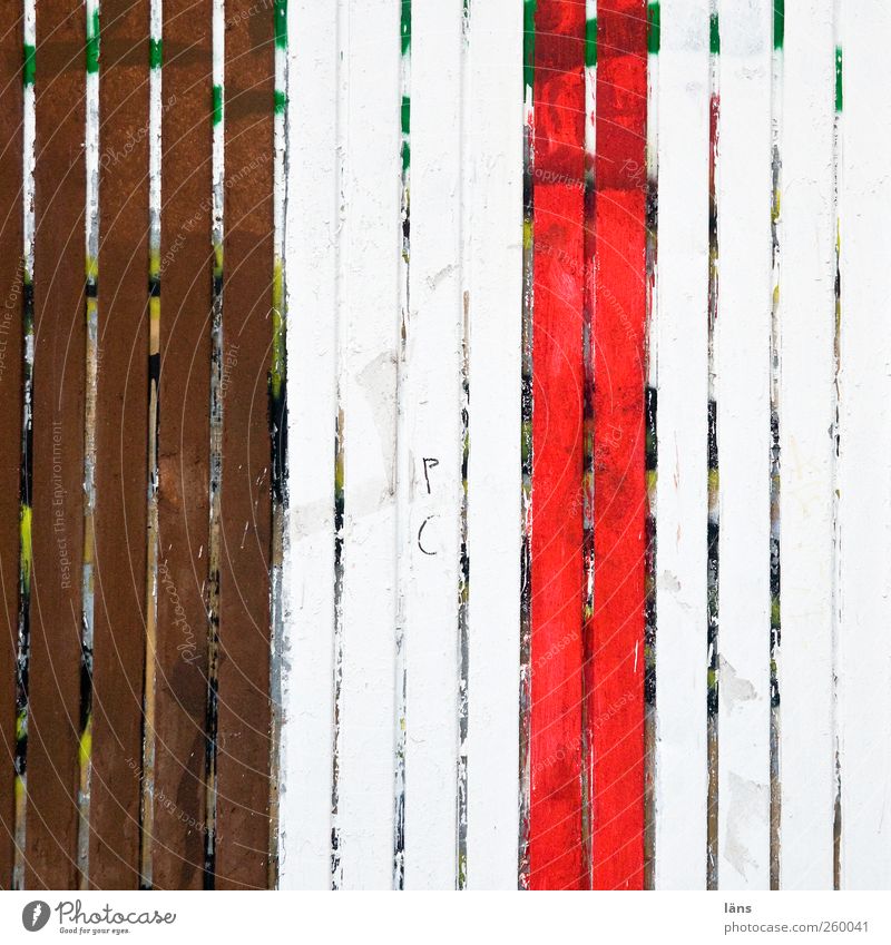 drei farben pauli Container braun rot weiß Farbe gestreift Farbfoto Außenaufnahme Menschenleer