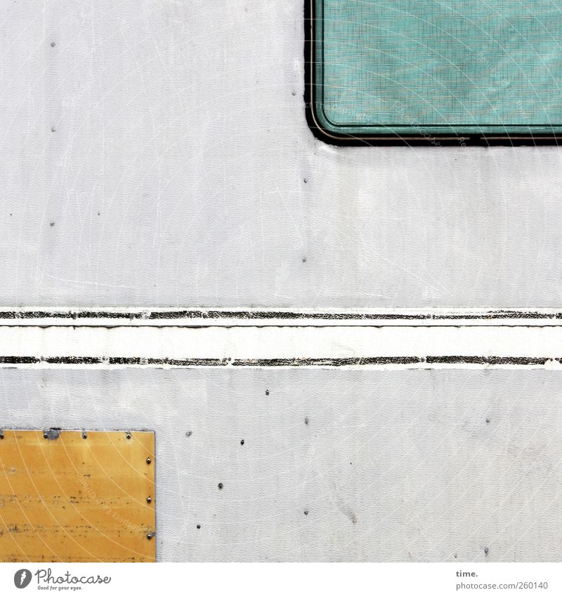 FlickWerk Verkehrsmittel Wohnmobil Wohnwagen Mobilität Ordnung stagnierend Tradition Verfall Autofenster Leiste grün gelb weiß grau Fensterrahmen Nagel