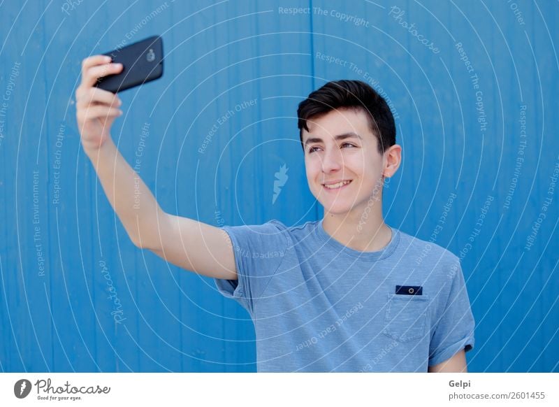 Porträt eines Teenagers Lifestyle Glück Gesicht Spielen Musik Telefon PDA Technik & Technologie Mensch Junge Mann Erwachsene Jugendliche Straße Mode hören