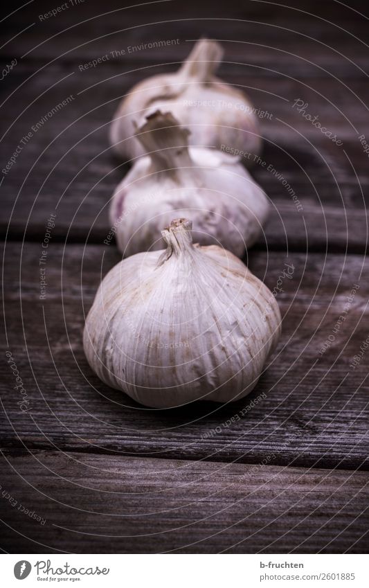 Knoblauch Lebensmittel Gemüse Bioprodukte Gesunde Ernährung Koch Küche Holz wählen kaufen dunkel frisch Gesundheit Knoblauchknolle Lauchgemüse Knoblauchzehe 3