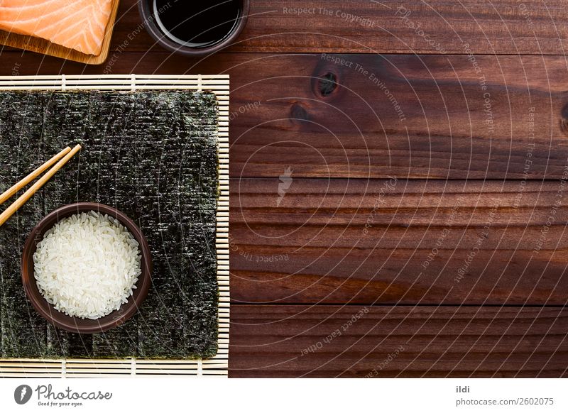 Sushi Zutaten Gesundheit Lebensmittel vorbereiten vorbereitend Essen zubereiten nori Seegras trocknen getrocknet makisu Unterlage Bambusmatte Japanisch