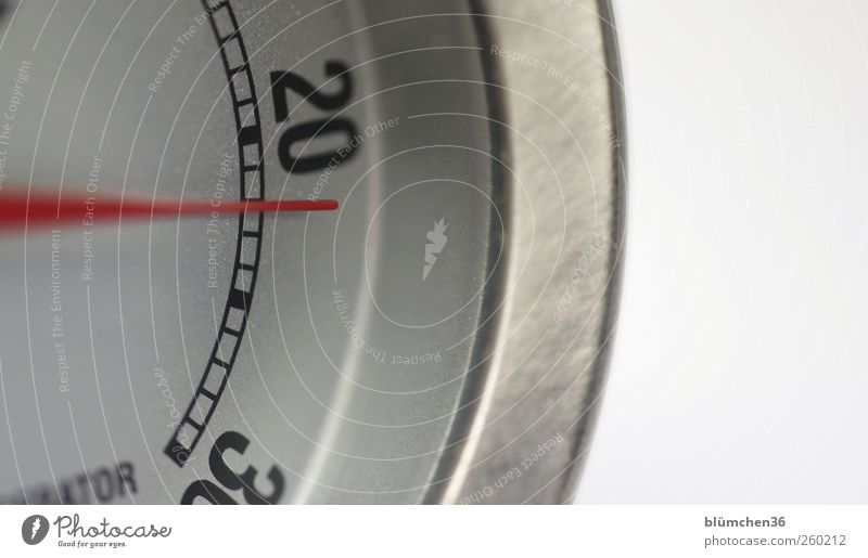 22° Grad Messinstrument Thermometer Temperatur frieren Wärme grau rot silber Metall Grad Celsius rund heizen Heizung Ziffern & Zahlen Maßeinheit Messanzeige