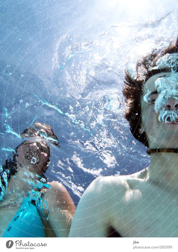 unter Wasser Wohlgefühl Zufriedenheit Schwimmen & Baden tauchen Schwimmbad maskulin Geschwister Jugendliche 2 Mensch Himmel Sommer Schönes Wetter Bikini
