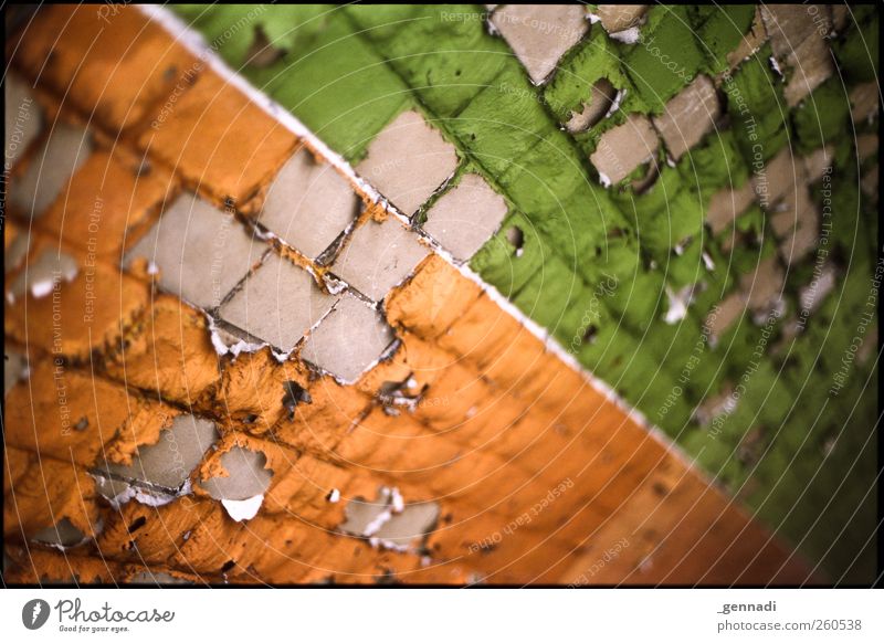 Der Einfluss der Zeit Mauer Farbstoff alt Erschöpfung verfallen abblättern Orange grün Fluchtpunkt Fluchtlinie analog Rahmen Wand Farbverlauf mehrfarbig