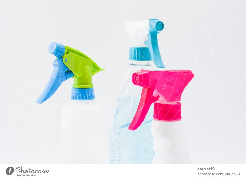 Reinigung von Sprühprodukten isoliert. Sauberkeit Reinigen Produkt heimisch Kunststoff Haushalt Flasche antiseptisch Desinfektion Chemikalie Varieté sprühen